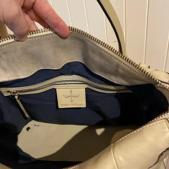 POUR LA VICTOIRE two tone 100% leather satchel with crossbody strap - Picture 9 of 16